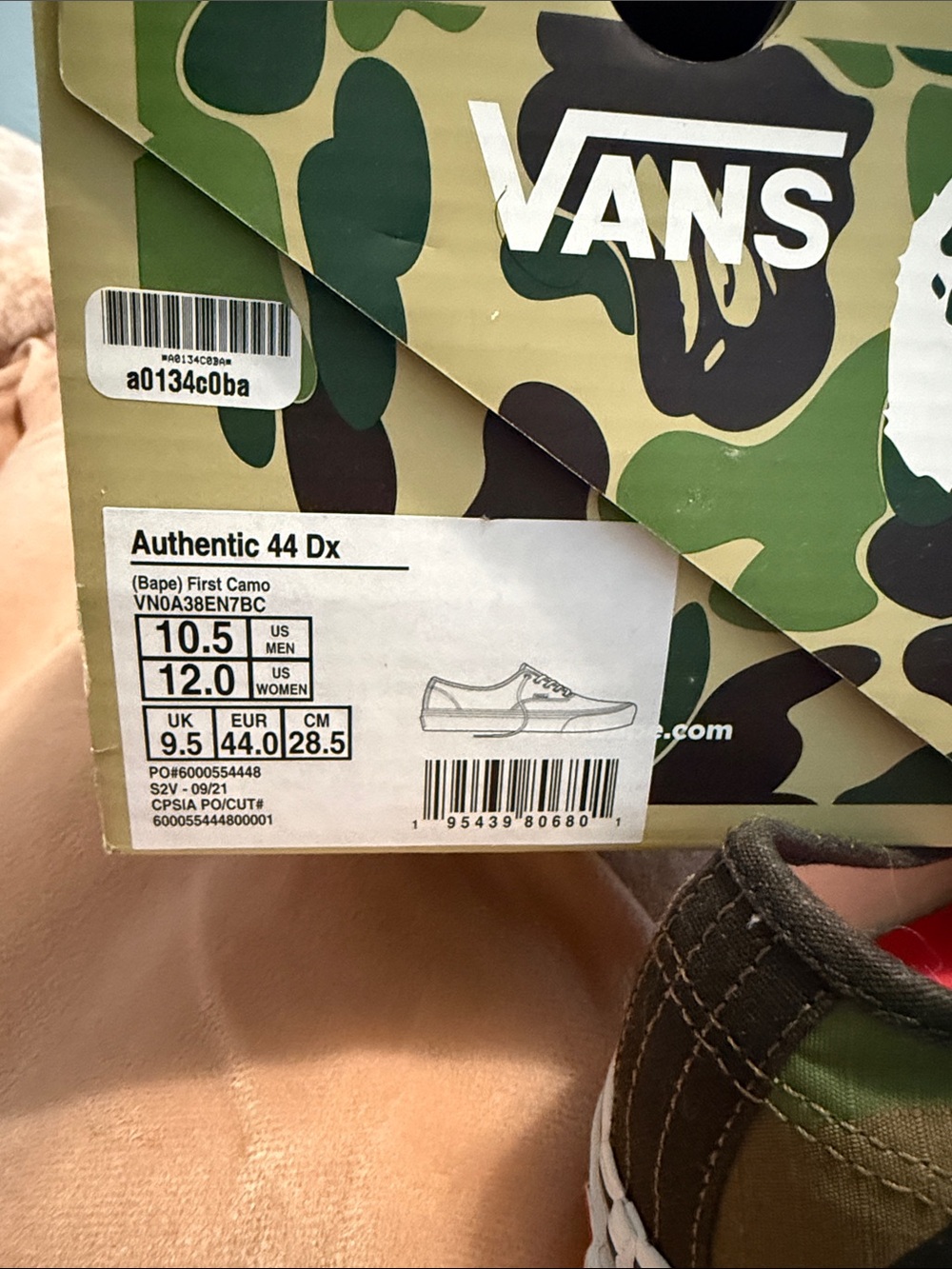 Vans Men’s Low-Top Sneakers in Camo and Black - Picture 4 of 4